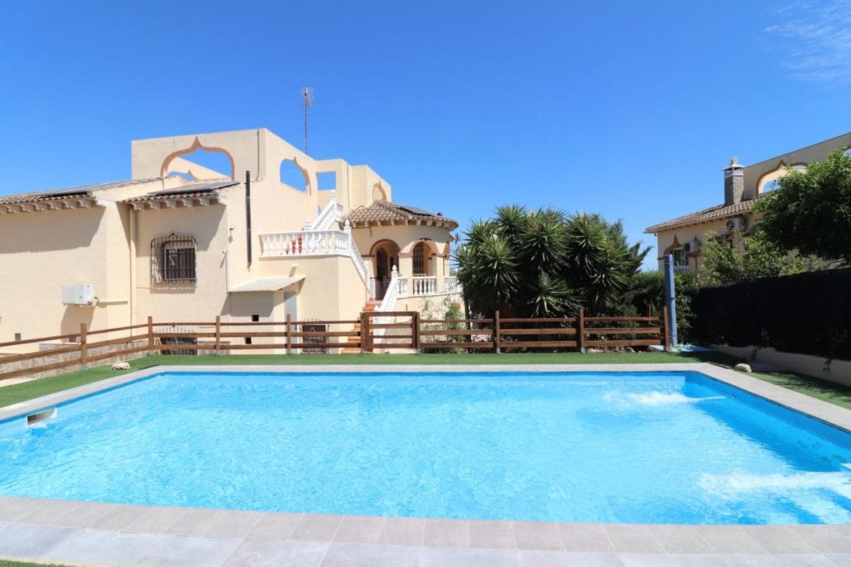 Villa, 5 bedrooms — Algorfa