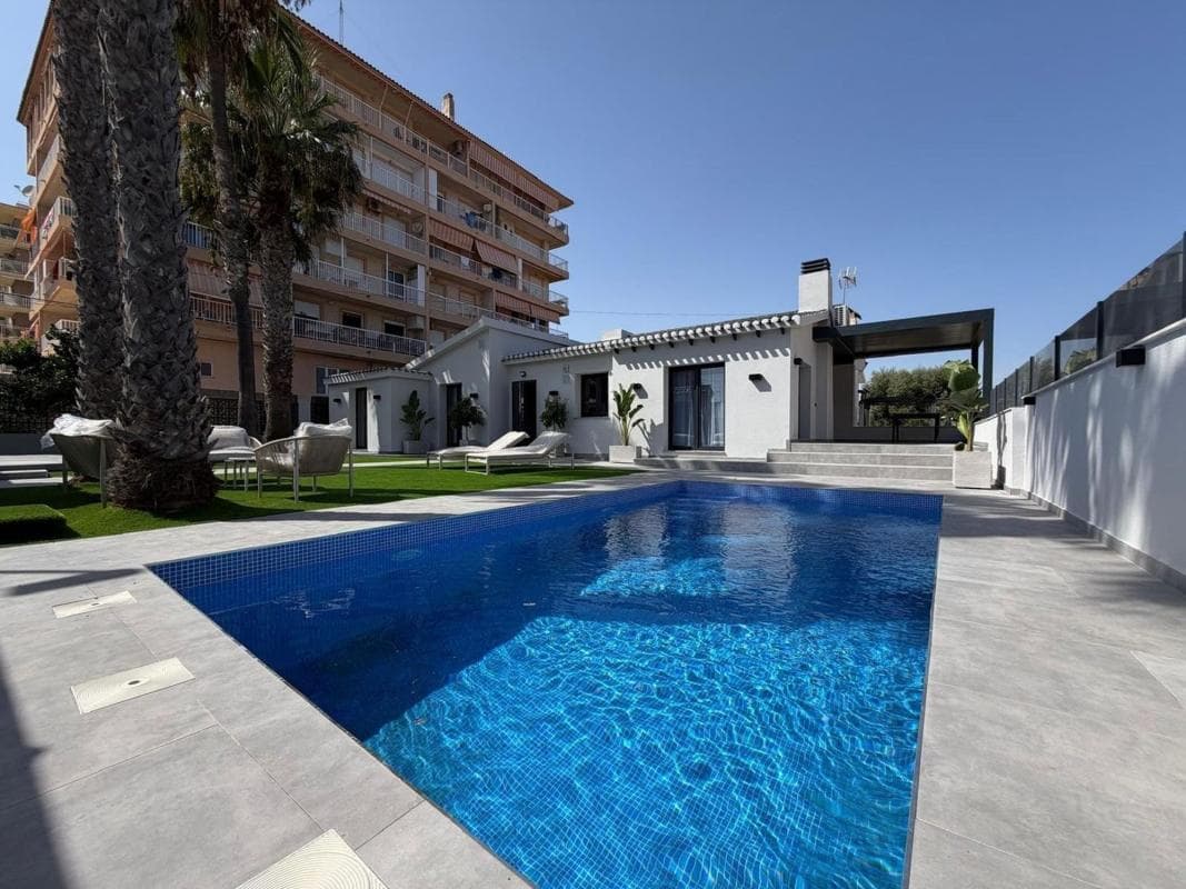 Villa, 4 bedrooms — Torrevieja